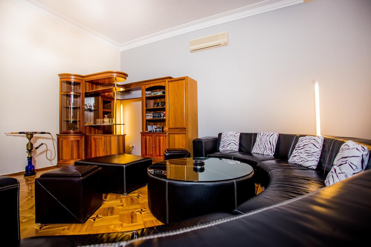 Centrum Hotel&Hostel Баку Екстериор снимка