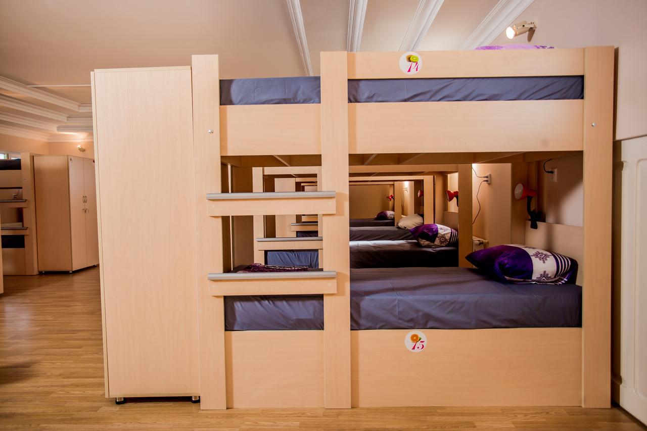 Centrum Hotel&Hostel Баку Екстериор снимка