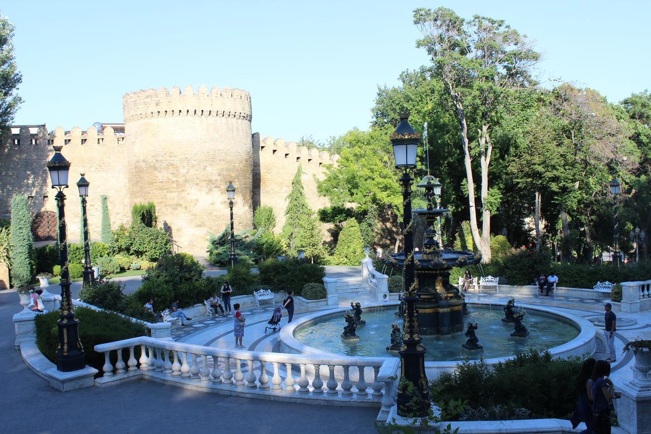 Centrum Hotel&Hostel Баку Екстериор снимка