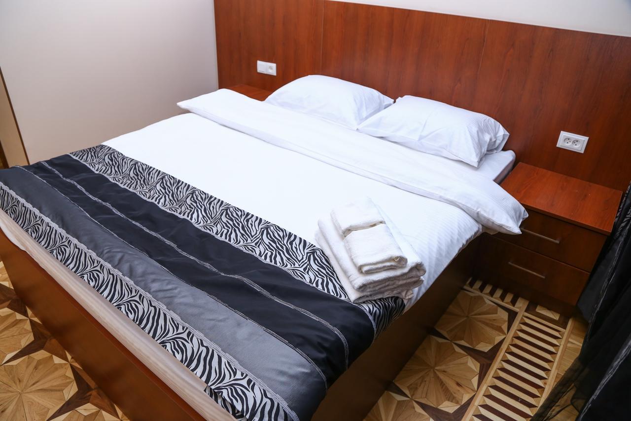 Centrum Hotel&Hostel Баку Екстериор снимка