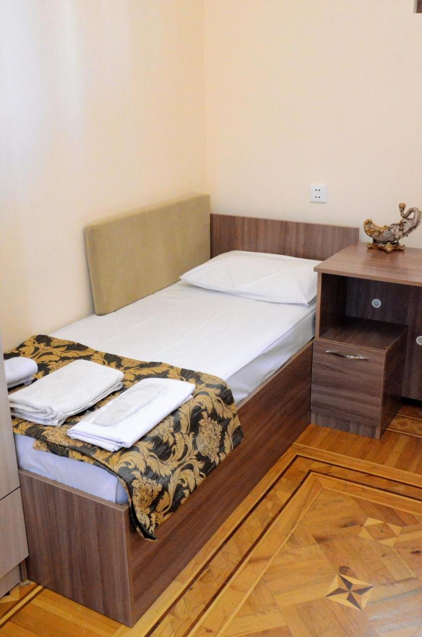Centrum Hotel&Hostel Баку Екстериор снимка