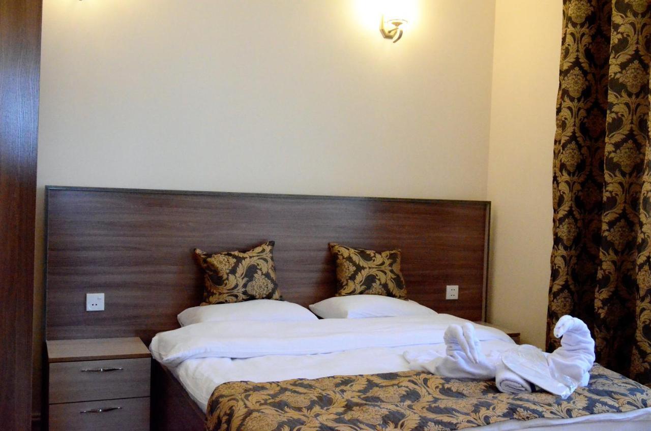 Centrum Hotel&Hostel Баку Екстериор снимка