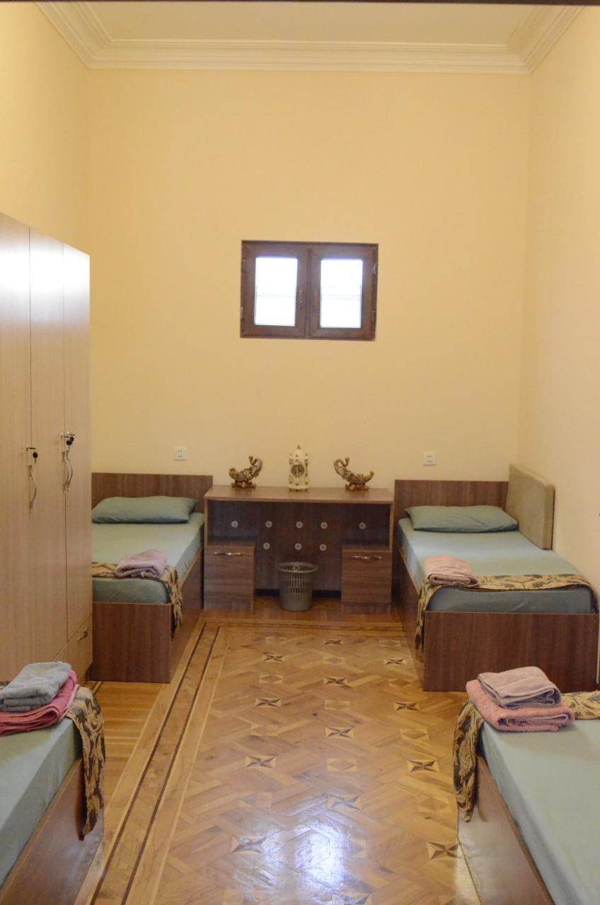 Centrum Hotel&Hostel Баку Екстериор снимка