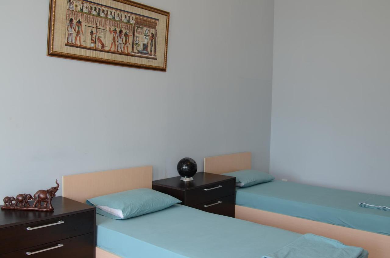 Centrum Hotel&Hostel Баку Екстериор снимка
